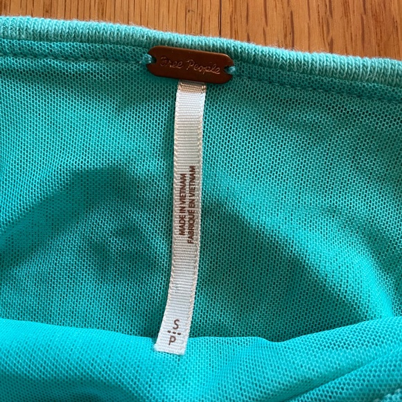 Free People teal crop top with ruched sides - Picture 3 of 4